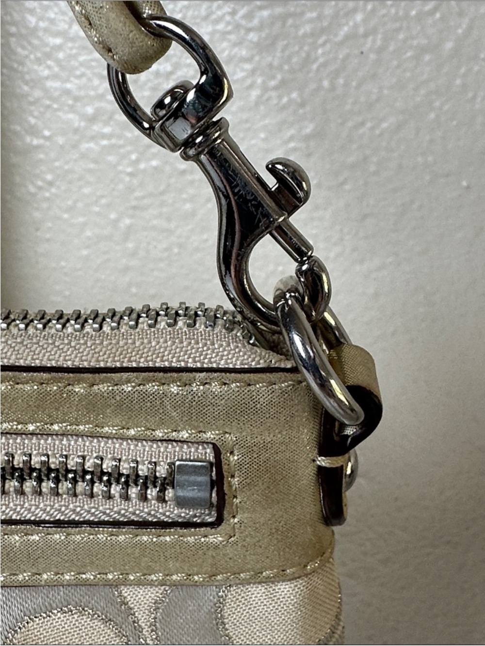 Y2K Coach Poppy Signature Canvas Metallic Trim Wristlet or mini Shoulder bag - Picture 4 of 12